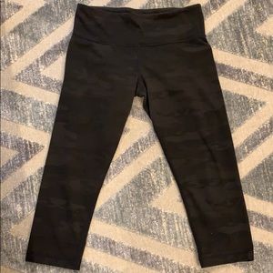 Lululemon Camo Capri EUC